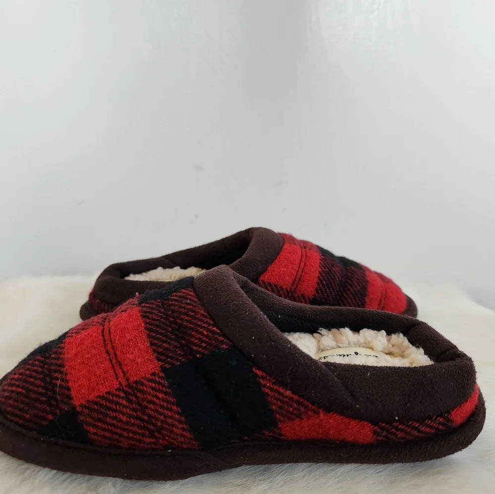 Dearfoam Kids Red & Black Plaid Slippers, Size 9-10